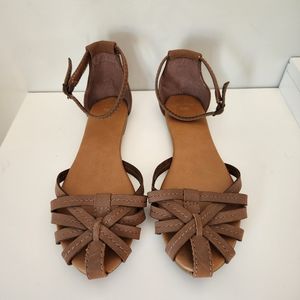 Tan Sandles, The Gap